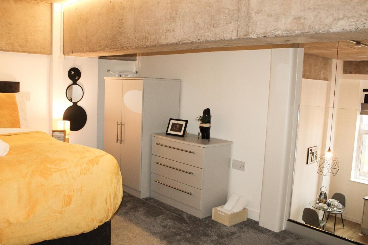 Modern Luxury Serviced Duplex Apartments By Repose- 150 Metro Court, เวสต์บรอมมิช ภายนอก รูปภาพ