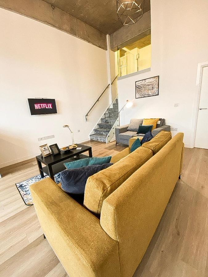 Modern Luxury Serviced Duplex Apartments By Repose- 150 Metro Court, เวสต์บรอมมิช ภายนอก รูปภาพ