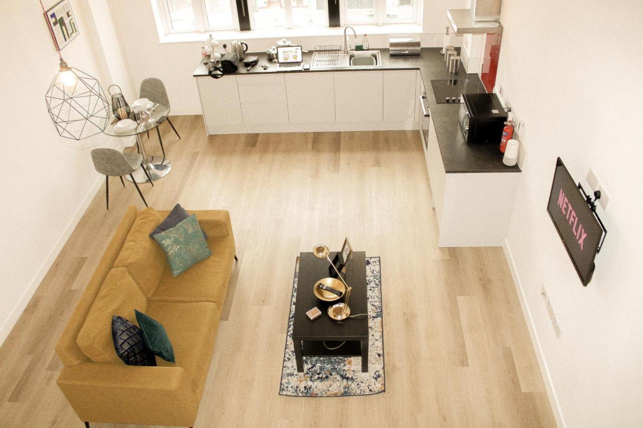 Modern Luxury Serviced Duplex Apartments By Repose- 150 Metro Court, เวสต์บรอมมิช ภายนอก รูปภาพ