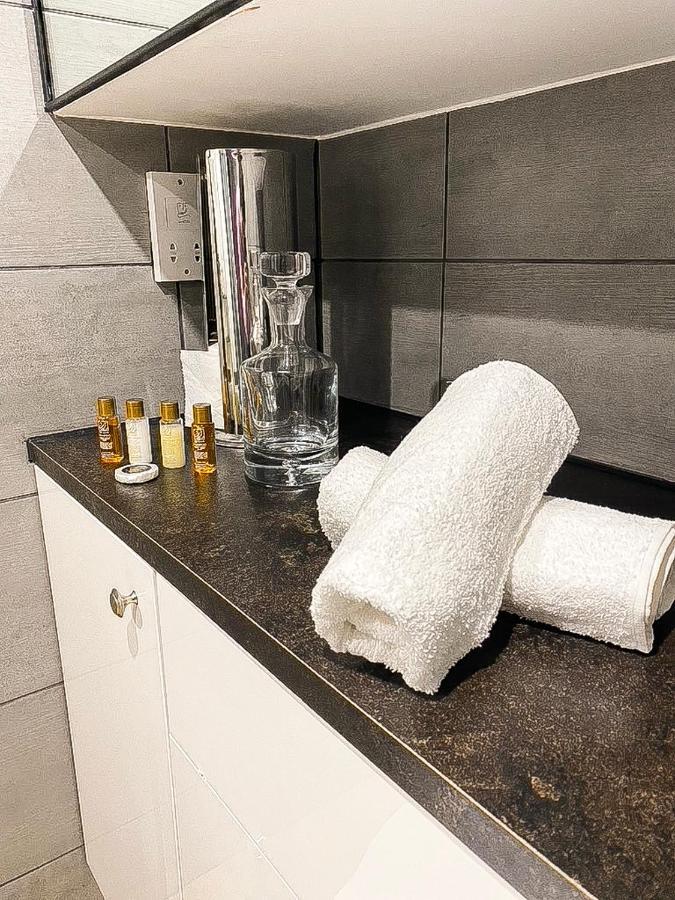 Modern Luxury Serviced Duplex Apartments By Repose- 150 Metro Court, เวสต์บรอมมิช ภายนอก รูปภาพ