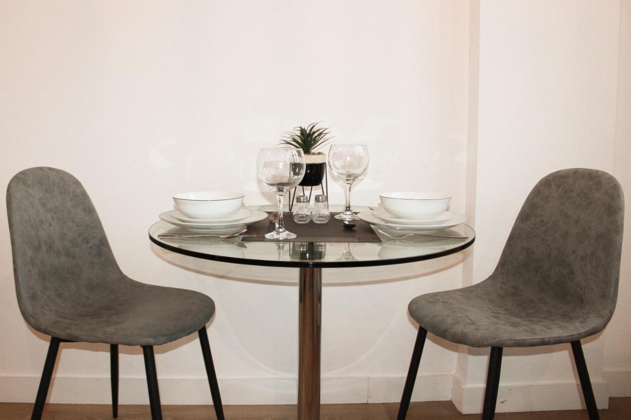 Modern Luxury Serviced Duplex Apartments By Repose- 150 Metro Court, เวสต์บรอมมิช ภายนอก รูปภาพ