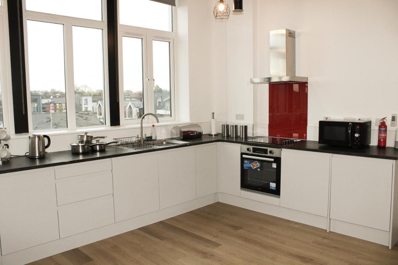 Modern Luxury Serviced Duplex Apartments By Repose- 150 Metro Court, เวสต์บรอมมิช ภายนอก รูปภาพ