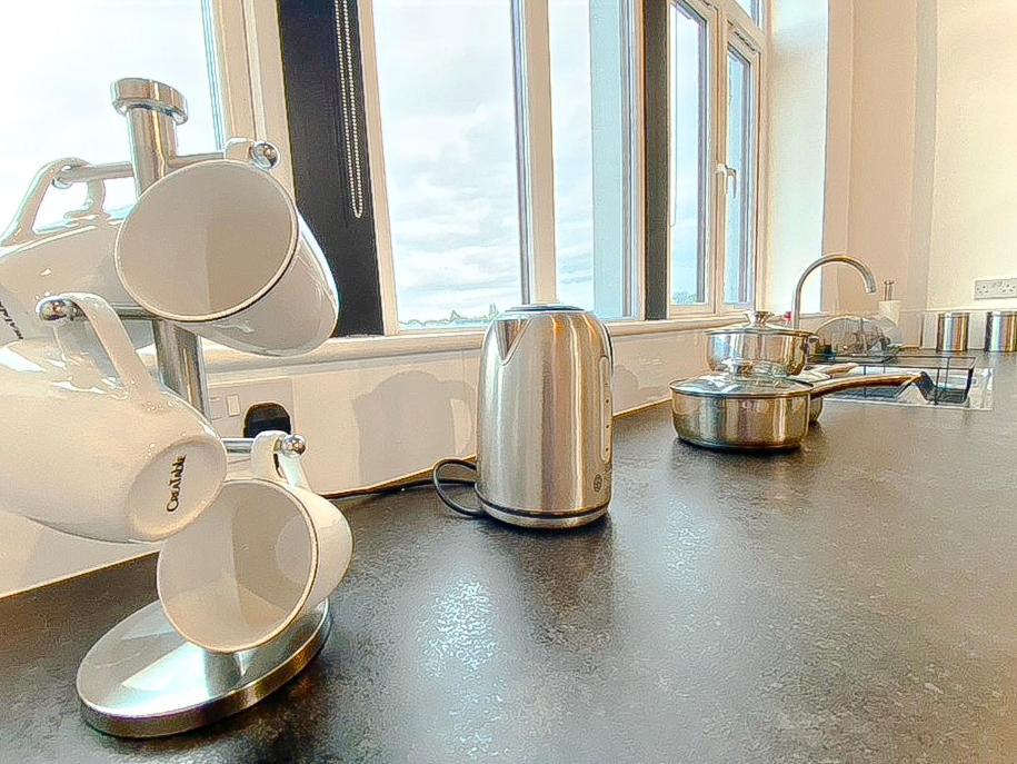 Modern Luxury Serviced Duplex Apartments By Repose- 150 Metro Court, เวสต์บรอมมิช ภายนอก รูปภาพ