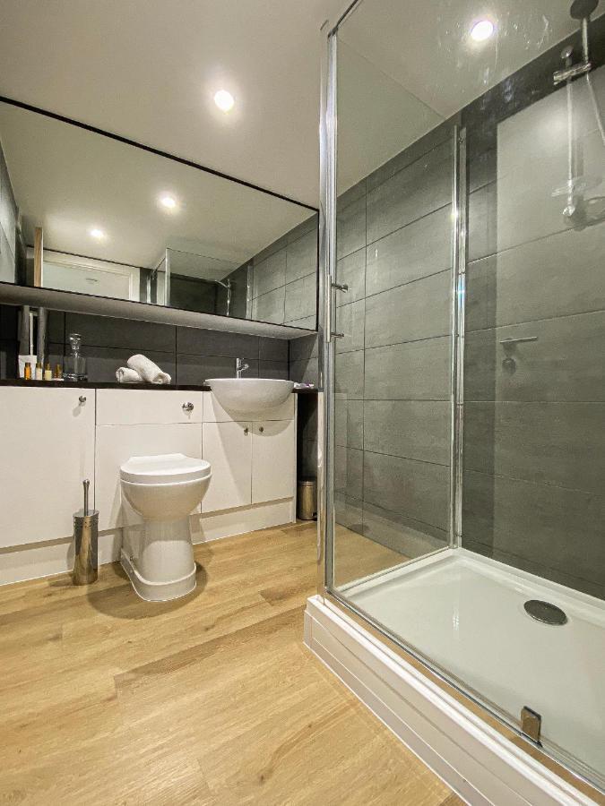 Modern Luxury Serviced Duplex Apartments By Repose- 150 Metro Court, เวสต์บรอมมิช ภายนอก รูปภาพ