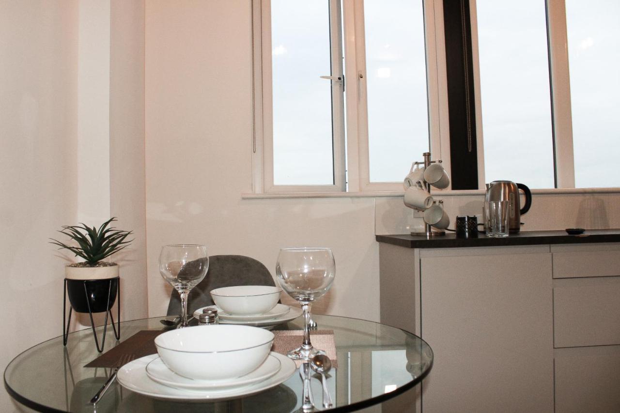 Modern Luxury Serviced Duplex Apartments By Repose- 150 Metro Court, เวสต์บรอมมิช ภายนอก รูปภาพ