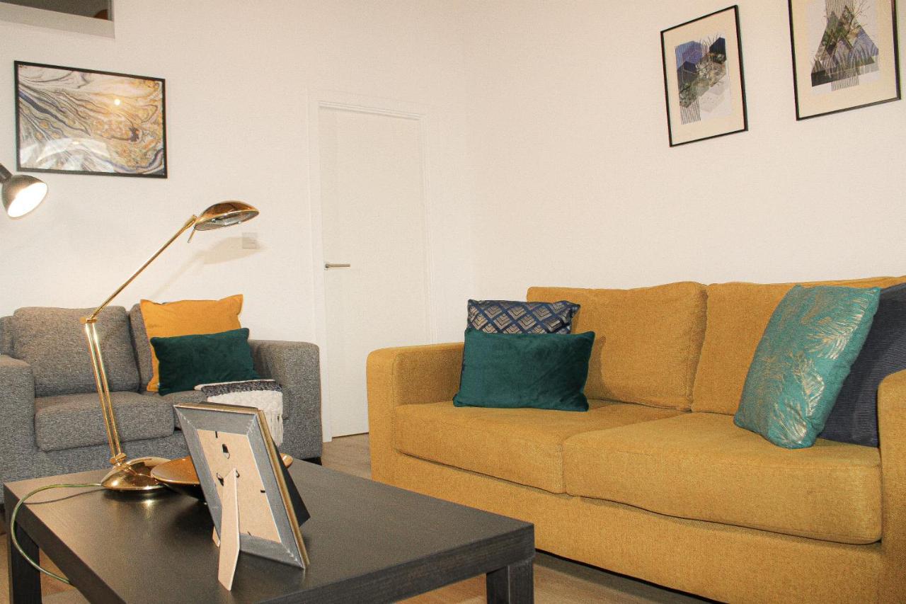 Modern Luxury Serviced Duplex Apartments By Repose- 150 Metro Court, เวสต์บรอมมิช ภายนอก รูปภาพ