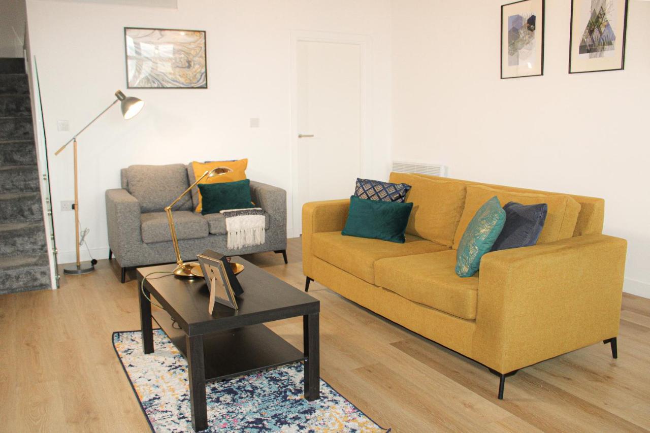 Modern Luxury Serviced Duplex Apartments By Repose- 150 Metro Court, เวสต์บรอมมิช ภายนอก รูปภาพ